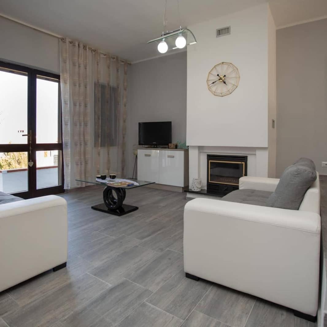 Sweethouse Pula Villa Porto Columbu - Perd'E Sali Buitenkant foto